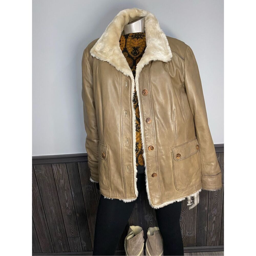 Danier tan leather barn/chore coat with faux shearling interior. - Picture 3 of 16